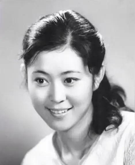 标题与张维伊：从甜蜜官宣，董璇与张维伊的婚姻因一场综艺节目中的激烈争执被推上风口
