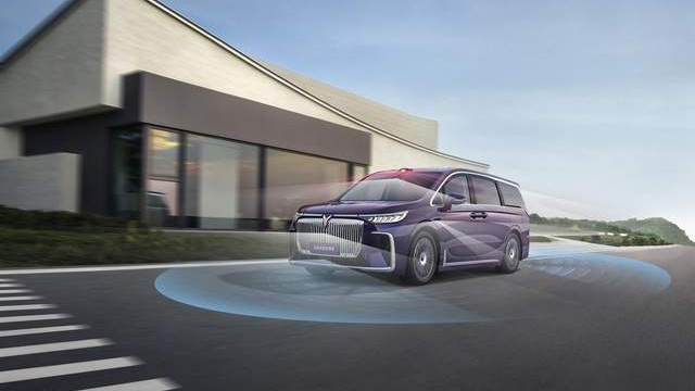 车企高管挑战主动安全！岚图CEO卢放成功蒙眼挑战130km/h AEB