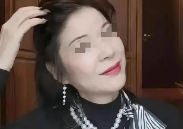 45岁熟女阿姨偷欢24岁小伙，画面劲爆不忍直视