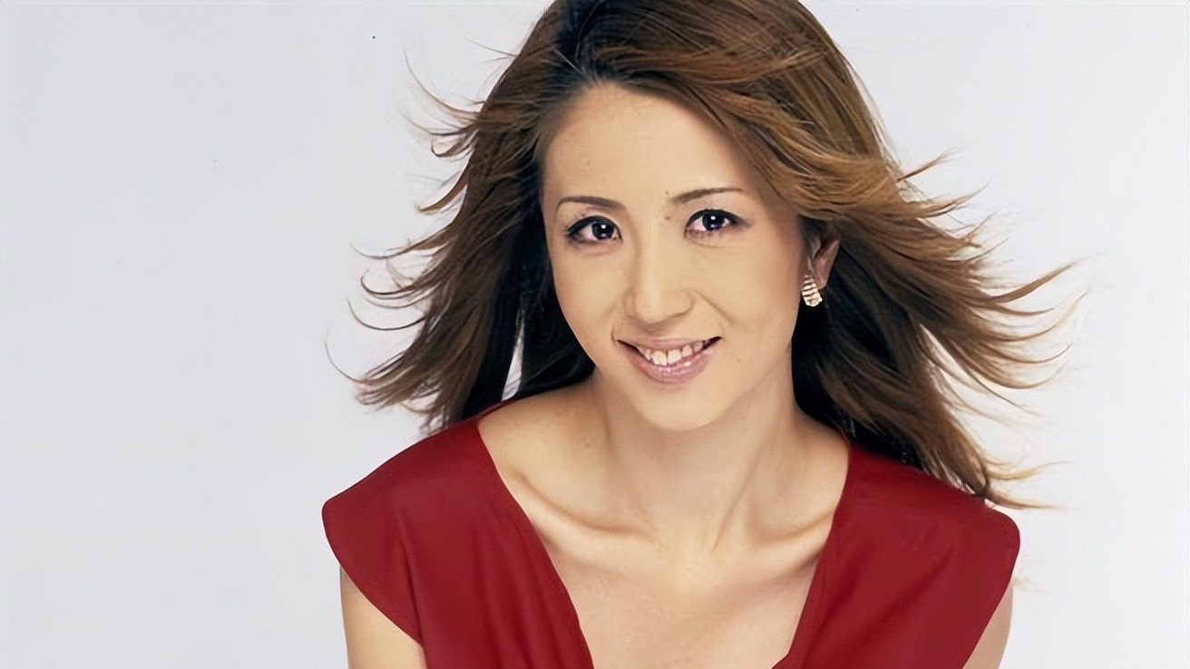 从AV女优到文化巨星：饭岛爱离世17年，为何独死于奢华公寓？