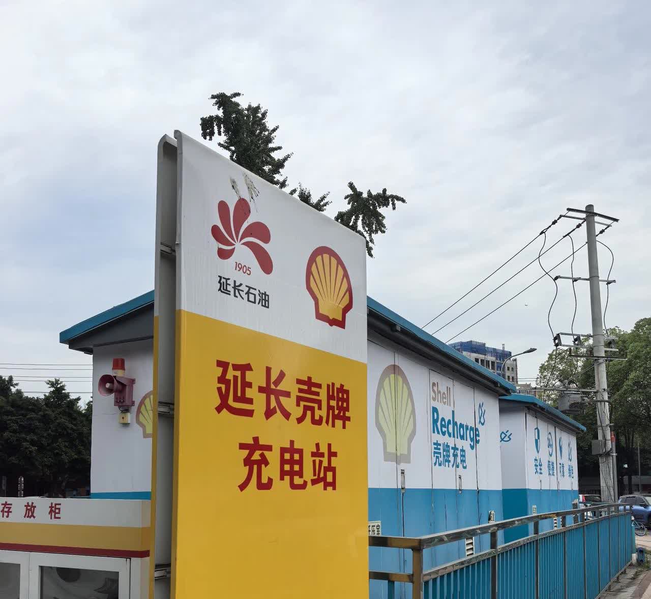 告别充电焦虑，新能源车使出杀手锏，完成对纯燃油车的最后一击

成都充电桩已经