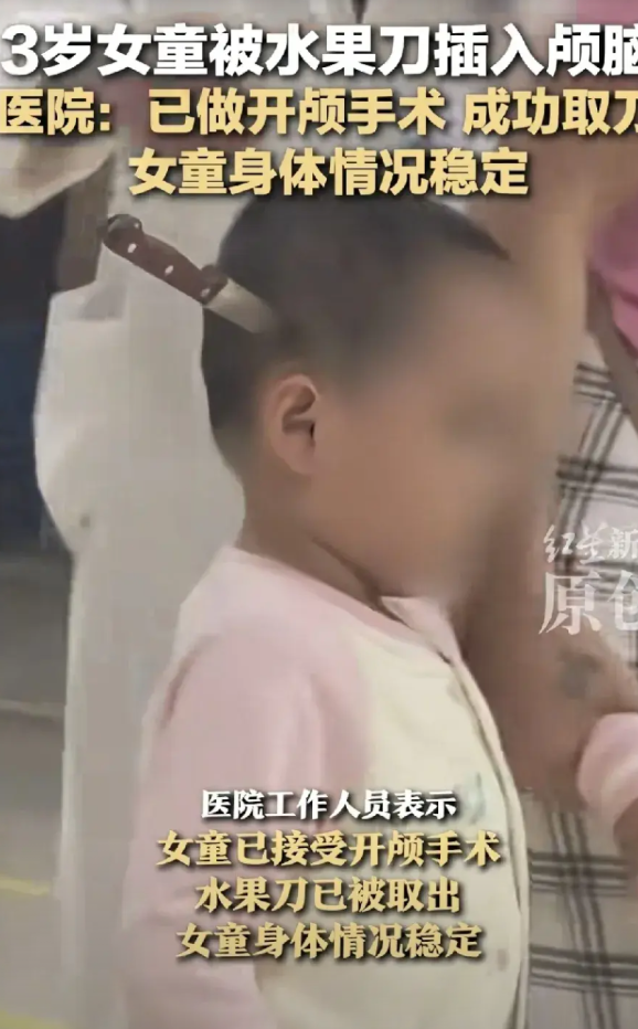 2025年8月15日深夜，昆明市东川区人民医院急诊大厅，一名女子带着3岁左右的孩