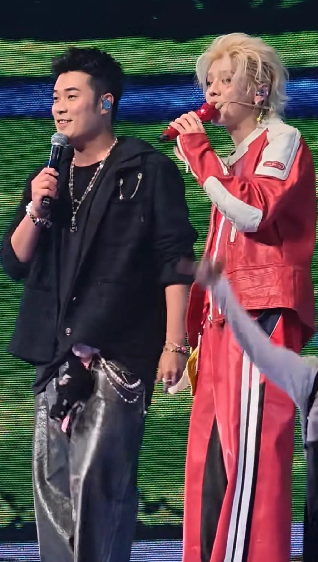 #鹿晗模仿陈赫撒娇#高瀚宇和鹿晗是关系很好吗？
感觉每场演唱会都有他，像主持人哈
