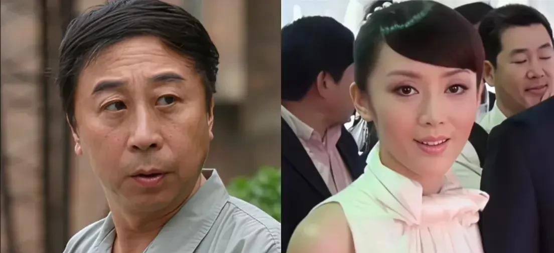 私下里他和爱人特别恩爱，日子过得温暖又温馨，全家其乐融融的。
这张合影正好定格了