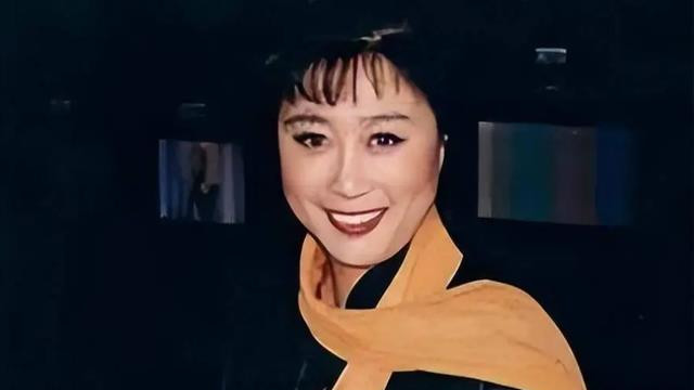 她是“央视名嘴”，因揭露姜昆丑闻被封杀？如今70岁处境如何