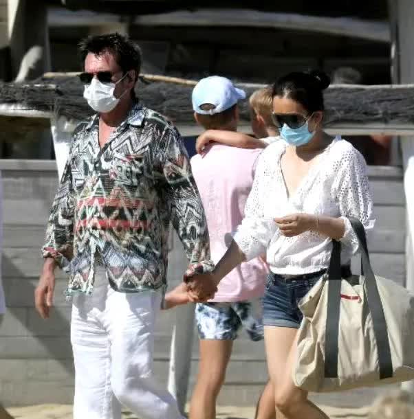 张艺谋把她捧红成了国际巨星，可是肥水却流入外人田，她现在已经完全融入欧美圈了，和