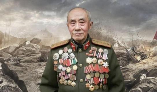 1938年，几十个日本兵正在河中央洗澡时，被一名八路军给看到了，本以为八路军要悄