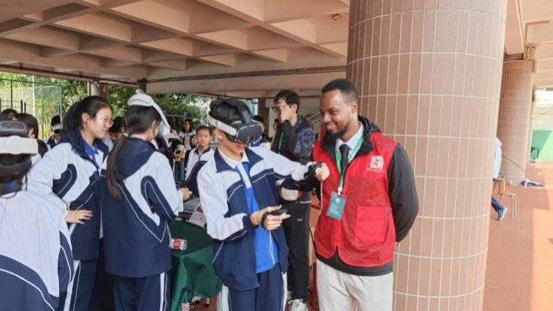 华强北带你揭秘校园版“数码迪士尼”