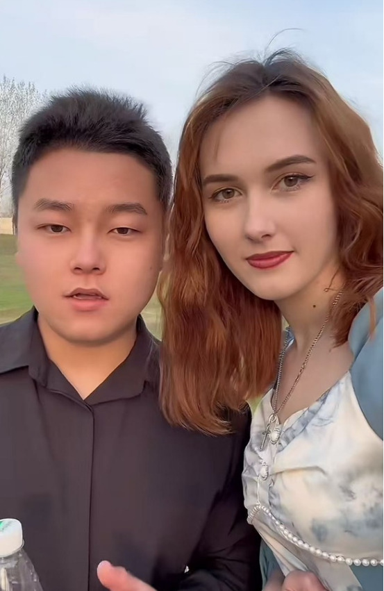 小伙娶洋媳妇拍视频火了











世界真乱套！河南小伙竟然从枪林弹雨