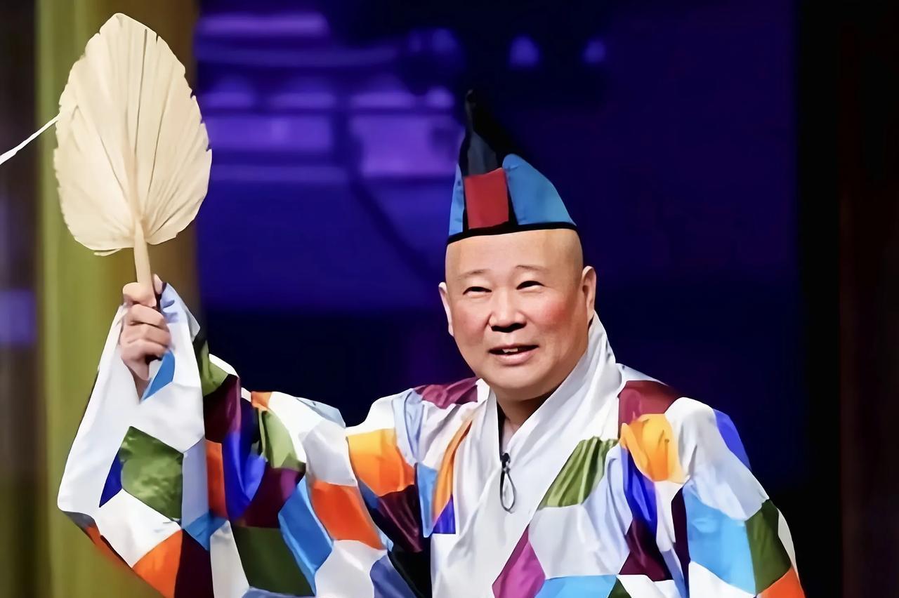 郭德纲老师的相声俗吗？
曾经在某些人的带领下，曲协高举反三俗大旗，目标直指北京德