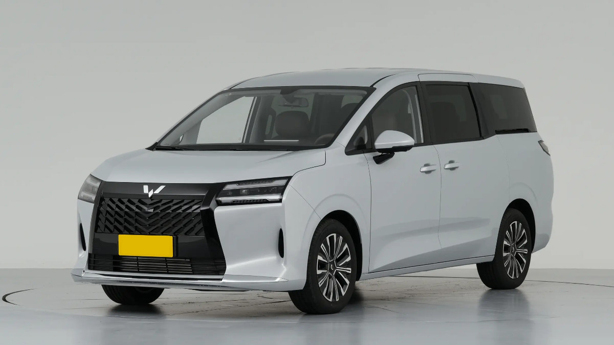 7.3万元起售，三套动力+侧滑门，五菱星光730要做人民的MPV？