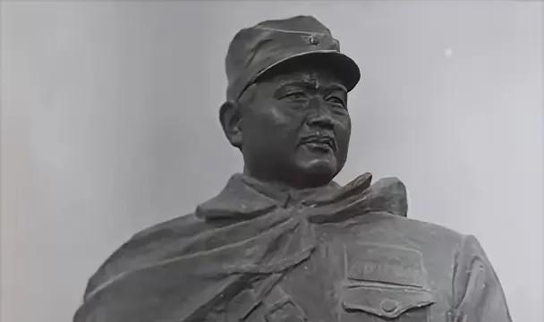 1920年，吉鸿昌18天大的女儿被妻子刘秀荣睡觉压死。吉鸿昌说她两句，她竟说：“