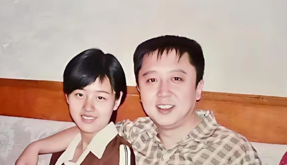 于谦年轻时也属于奶油小生吧？
30岁的于谦穷追猛打18岁的白慧明，白慧明慧眼识珠