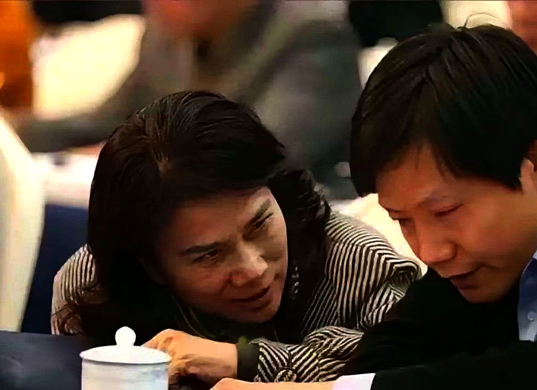 董明珠:军儿，你车里的空调 用的是不是格力的 ？