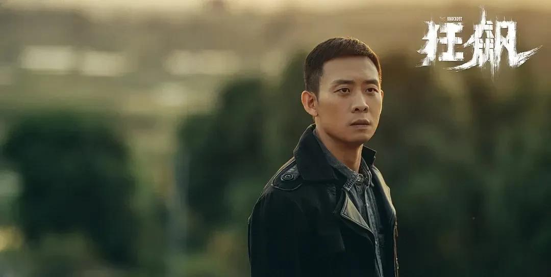 张译《狂飙》演警察，被批战战兢兢窝囊式演法千年不变。
富大龙《我是刑警》演警察，