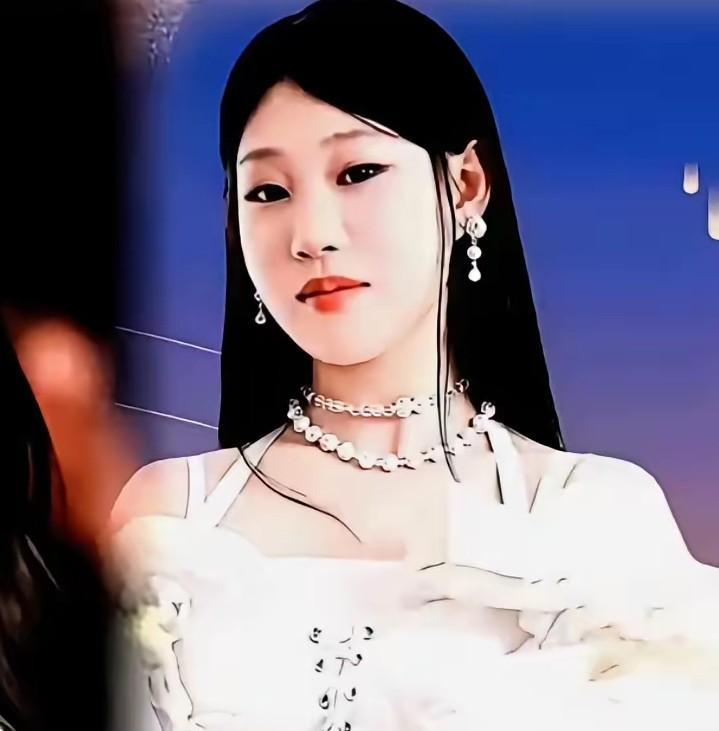 有网友拿小沈阳的女儿沈佳润和赵本山的女儿球球相比，说什么赵本山都没把女儿捧起来，