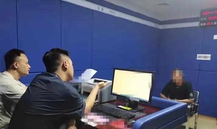 一桩血案毁三家，欺兄霸嫂亡天涯。隐姓埋名孩生俩，三十二年终被抓。
此事发生199