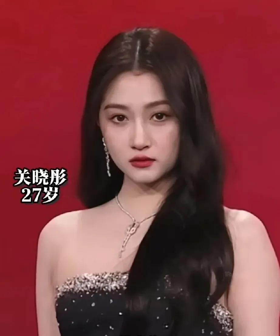 这些美女，关晓彤的气质和美貌是最强大的。
关晓彤就是身高太高了，和男演员搭戏不太