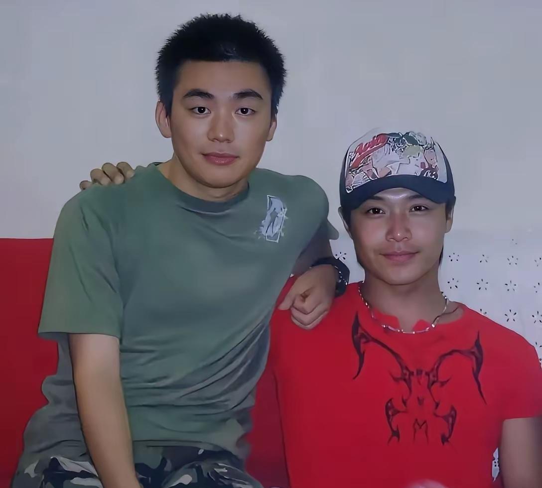 年轻时的王宝强比陈思诚帅啊！