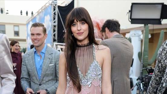 美国这一天，肯豆穿着大胆，朱一龙帅翻，刘亦菲腿粗造型土