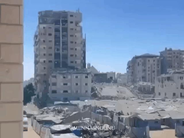 #加沙现状比人间炼狱还要糟糕# 以军现在在加沙就是炸楼，让加沙民众没有容身之处。