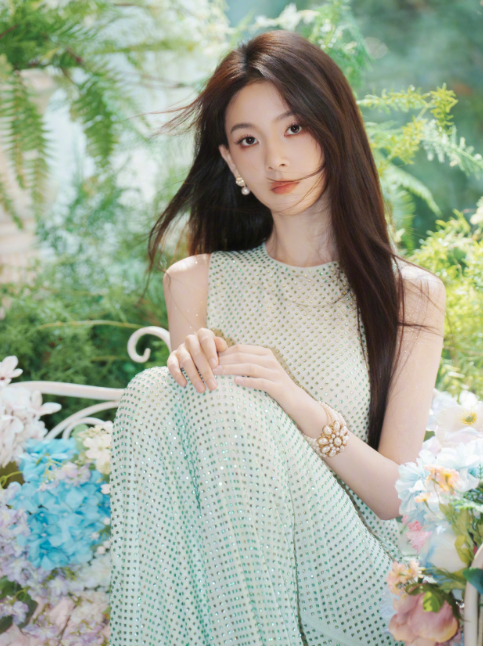 陈瑶的绿色小妆造，感觉真的很不一样！