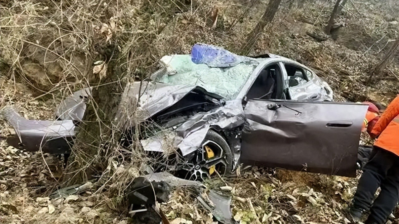 小米SU7坠崖，车主复购，雷军赢了吗