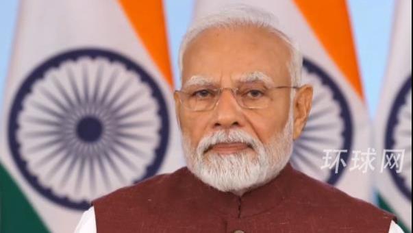 印度刚宣布庆祝10天，巴铁就送上大礼，将一名印俘虏送回家