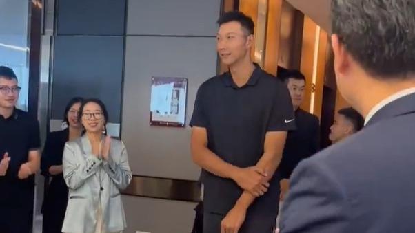 易建联近况曝光：消瘦亮相引关注 风波后能否重振旗鼓？