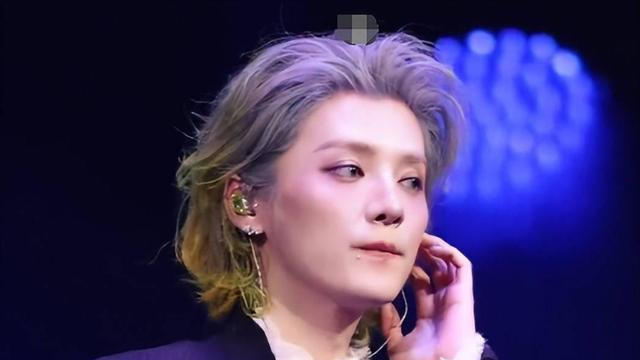 鹿晗关晓彤恋情成谜，男方演唱会吸粉，女方吻戏引热议