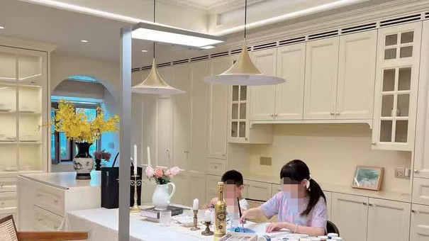 护眼大路灯绝非越亮越好！90%家长选错。选对照度与光质才是真护眼