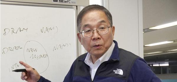 “我就是要来中国报仇的！”2019年11月，72岁的坂本幸雄接过紫光集团聘书时，
