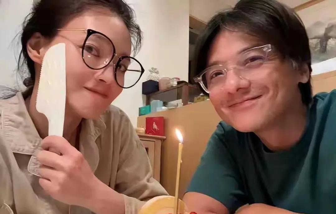 舒淇庆生冯德伦：老夫老妻的甜，全藏在一句‘靓佬’里！
谁能想到，大明星秀恩爱也能