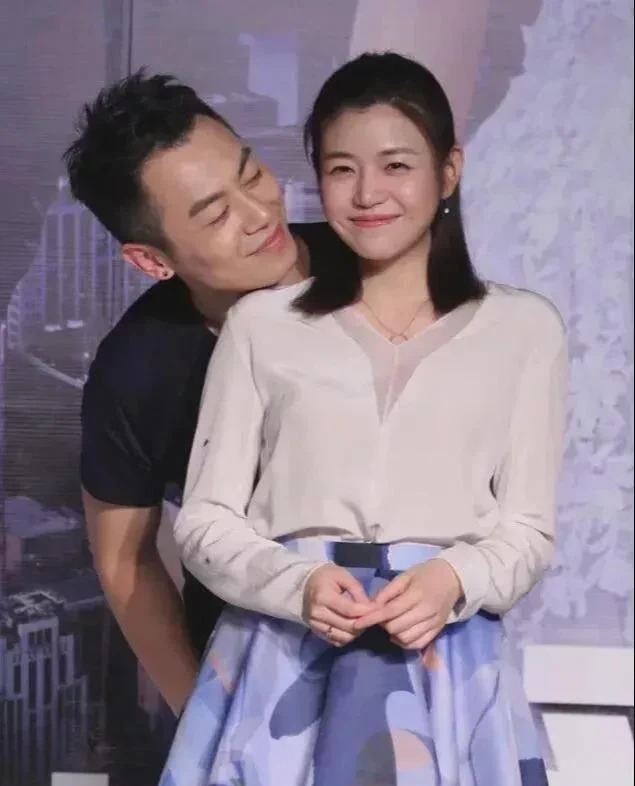 朱亚文陈妍希私下趣事











天呐！你们能想象吗？朱亚文居然也有碰