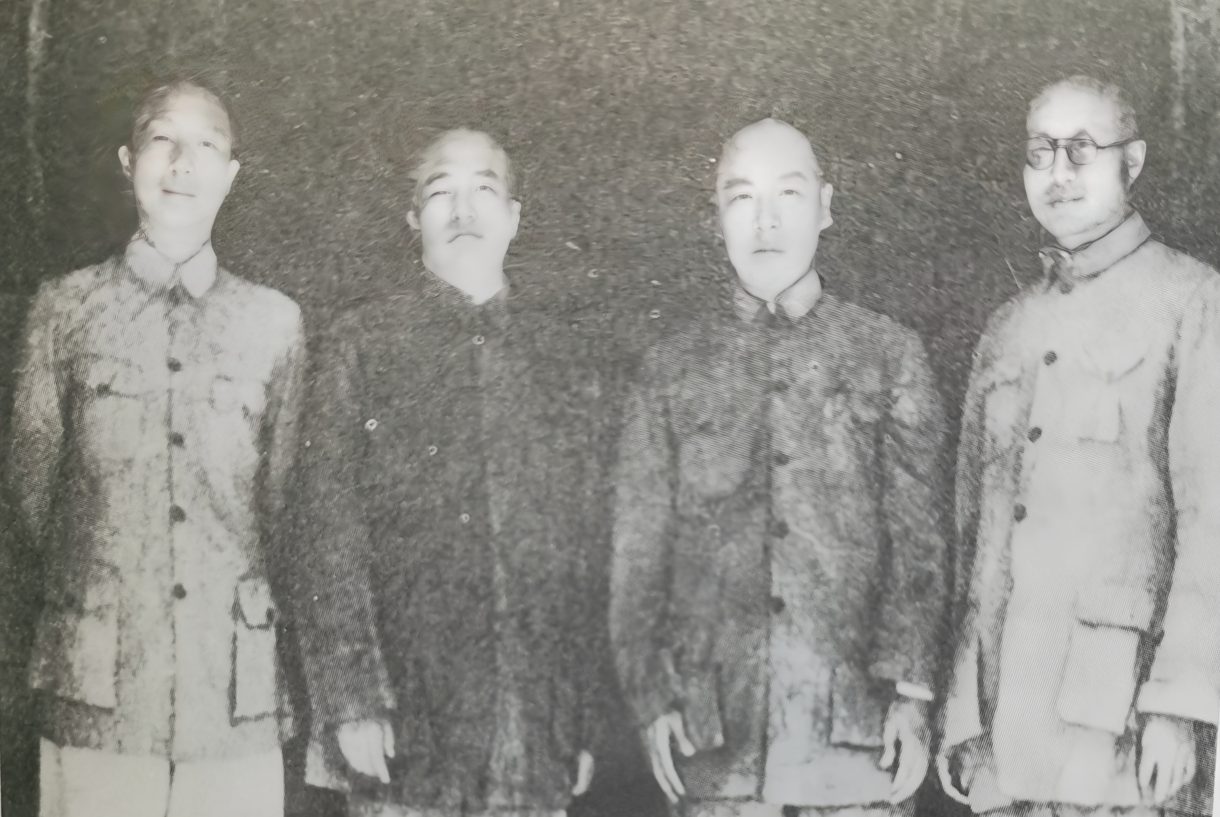 这是抗日战争时期，四位未来共和国元帅在延安合影。左一是聂荣臻，后来担任华北军区司