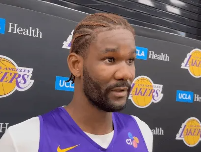 德安德烈-艾顿在此前比赛成为湖人队史首位投篮全中（7投7中）、零失误、并拿到两双