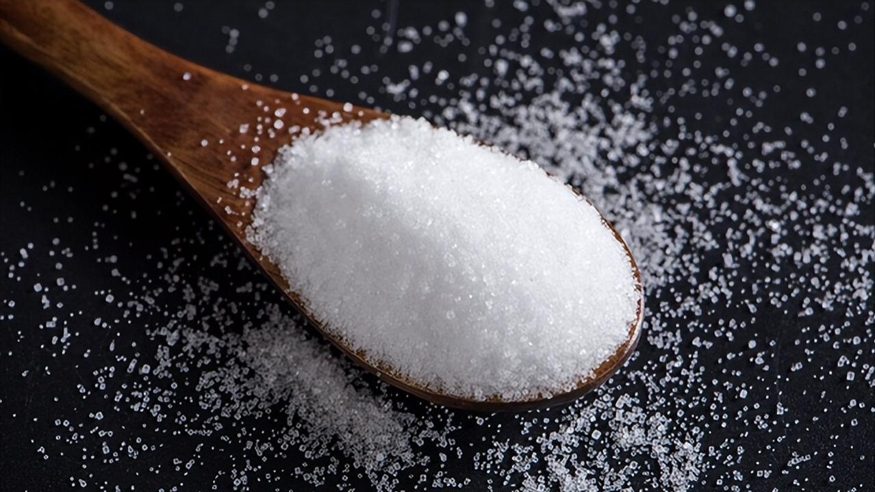 不管房子多大，在墙角撒一把食盐，作用真厉害！解决很多人的烦恼