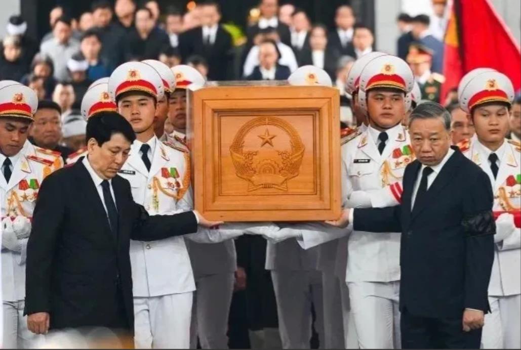 越南在国家殡仪馆为陈德良举行隆重的追悼会。同时，胡志明市统一大会堂和陈德良的家乡