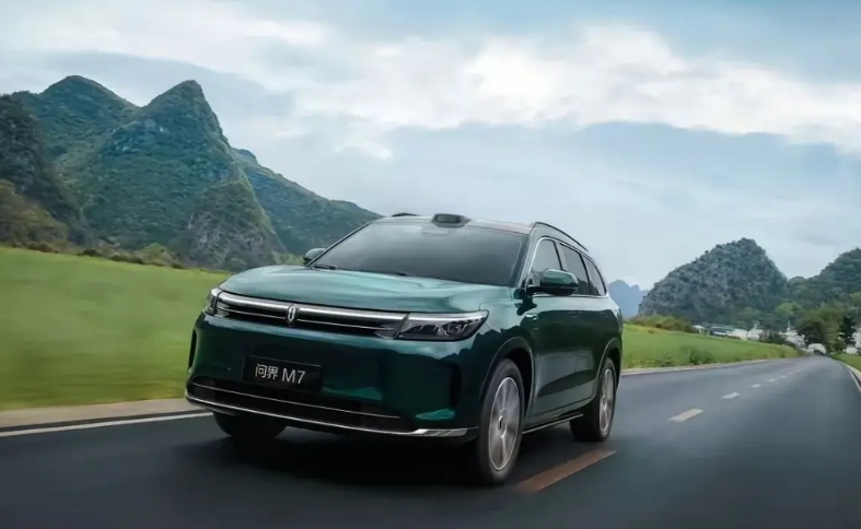 华为是真“偏心！”

问界M8还不够，又搞出一台问界新M7，而是24.98万起步