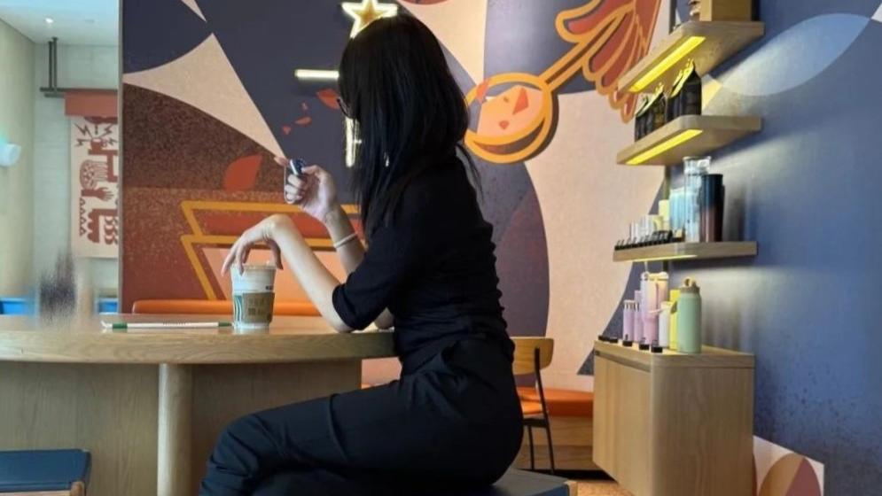 黑色系库里斯好看吗？