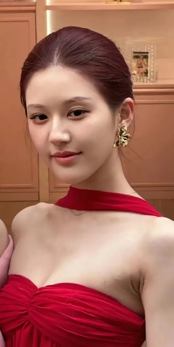 其实没太搞懂为什么不管赵露思做什么都会被骂？

之前胖的时候有人质疑她
瘦了还是