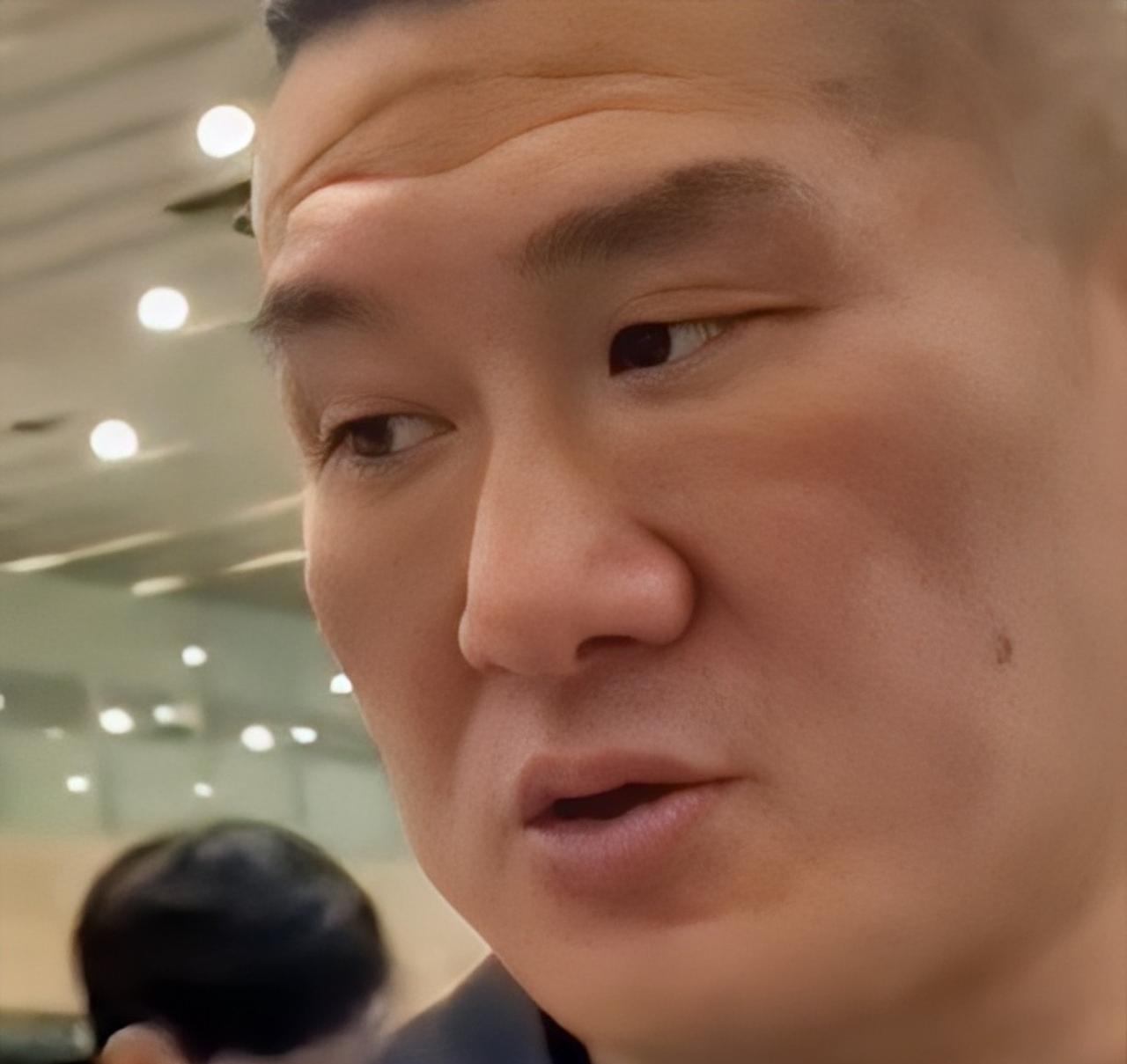 台湾网红懵了
近日，中国台湾省网红“馆长”奔赴大陆直播，最先征服他的便是厕所，直