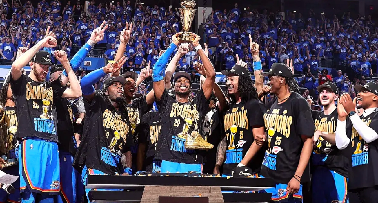 多输几场吧，这赛季不动多尔特根本没一点可能夺冠
要不然70胜68胜倒在第二轮也够