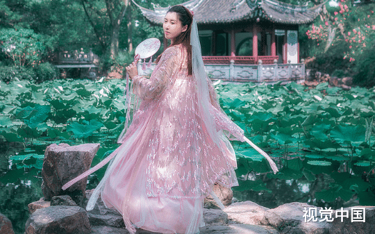 大婚当晚太子冷言：“你不过是一颗棋子。” 后来我自请和离，他跪求我回头