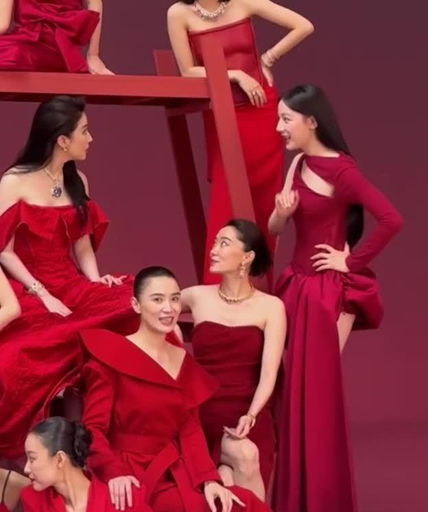 #刘亦菲迪丽热巴热聊#
那些年剪过的热包无数，刘亦菲×迪丽热巴这对可是老CP了，