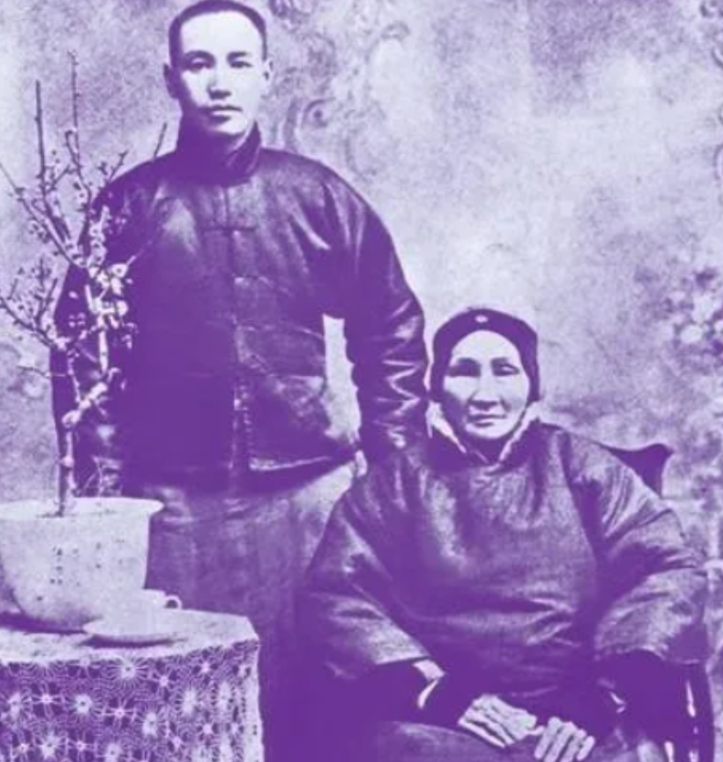 1921年6月14日，蒋介石的母亲王采玉病逝。临终前她叮嘱蒋介石，在她死后务必要