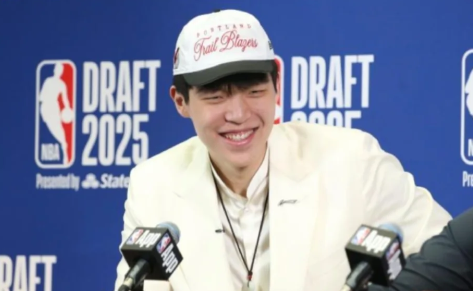 杨瀚森七月将上演NBA首秀，国内球员第三次闯入首轮选秀

青岛小伙杨瀚森在北京时