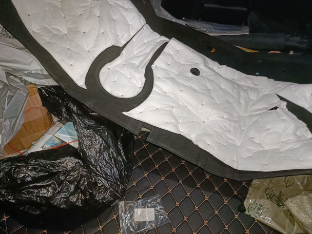 自己安装了后备箱隔音棉
效果还是可以的