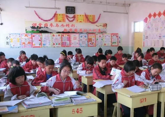 “呲水事件”暴露的是对尊师重教观念的淡化！
近日，浙江瑞安马屿镇中心小学一起学生