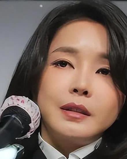 炸锅了
韩国正式宣布了
7月21日，韩国国民大学突然宣布撤销了前总统尹锡悦妻
